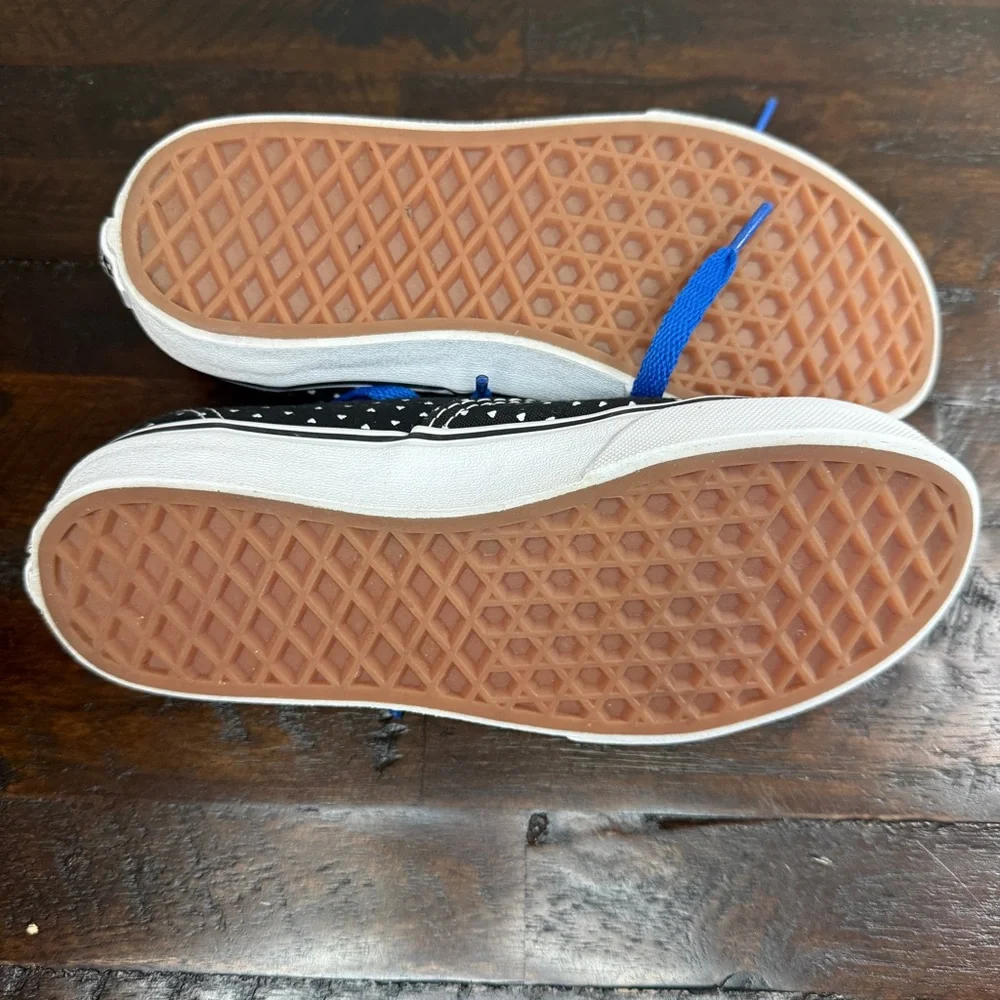 Vans Kids Classic Micro Hearts Sneakers in a Black & White Size 2